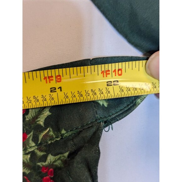 Vintage Floral Christmas Apron With Red & White Flowers On Green Background - Picture 4 of 6